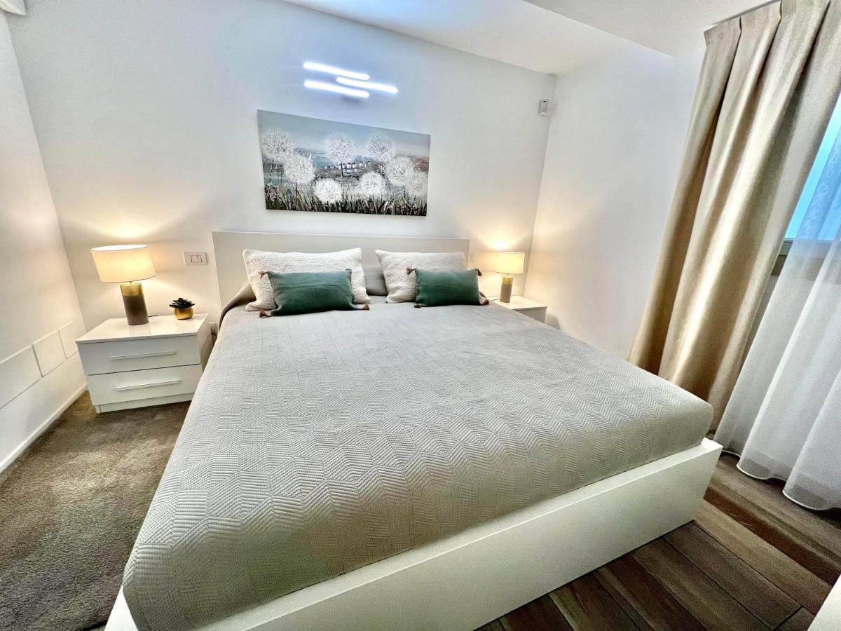 Paganini Suites And Apartments Sirmione Exterior photo
