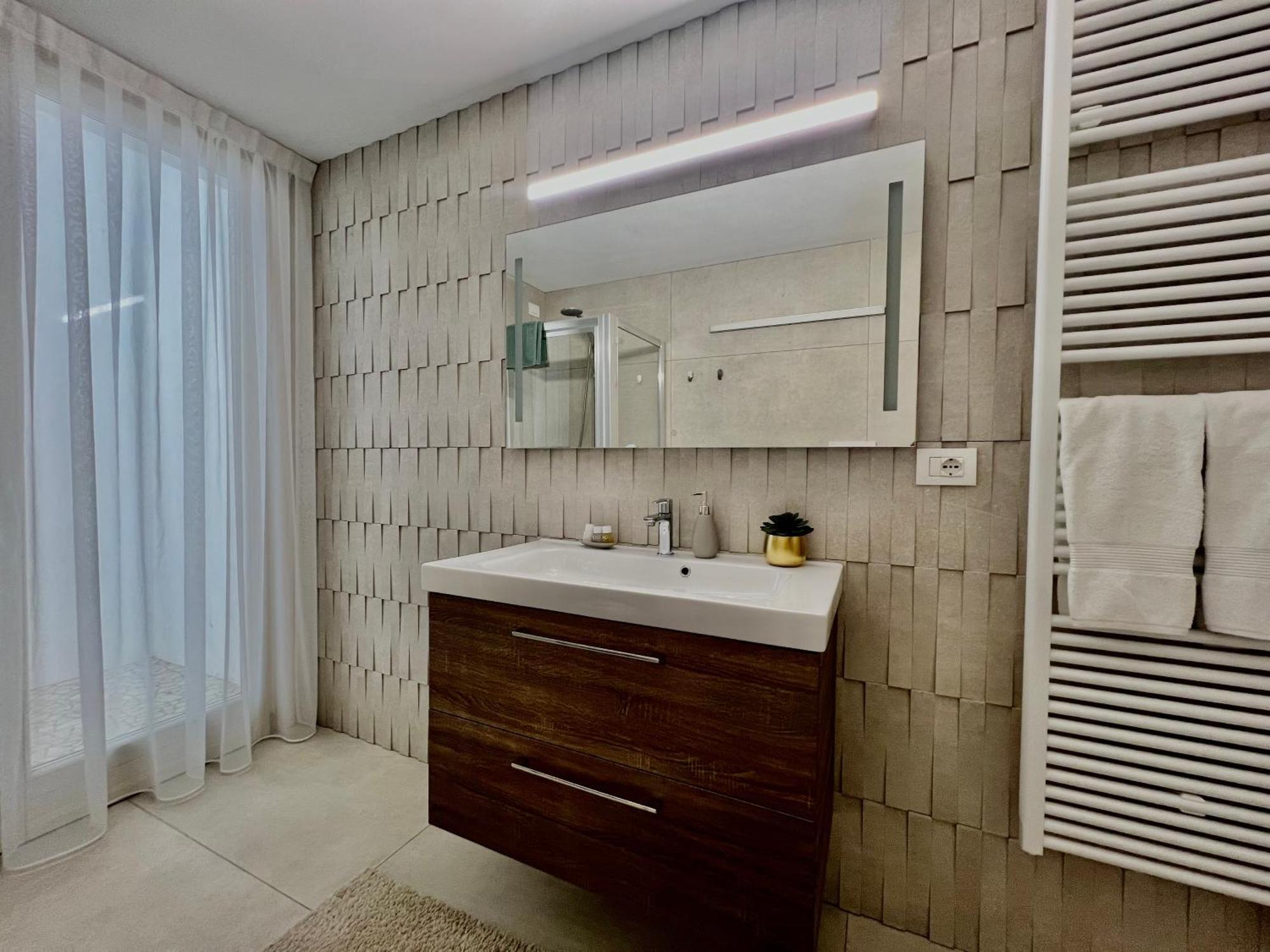Paganini Suites And Apartments Sirmione Exterior photo