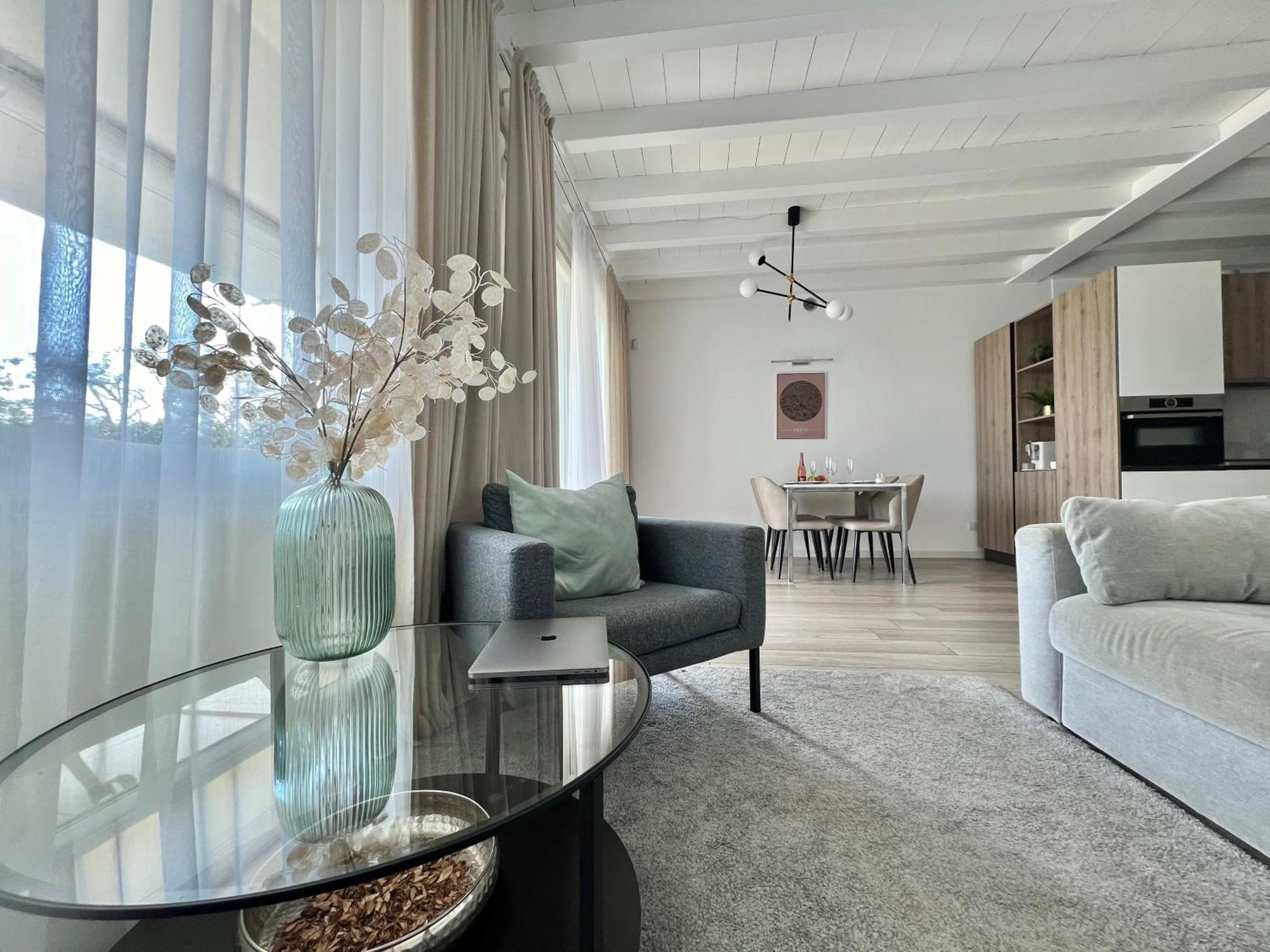 Paganini Suites And Apartments Sirmione Exterior photo